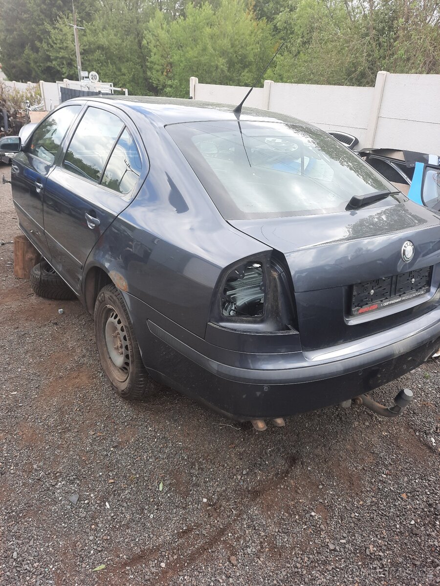 Škoda Octavia 2 2.0tdi seda červená cerna dily - 6