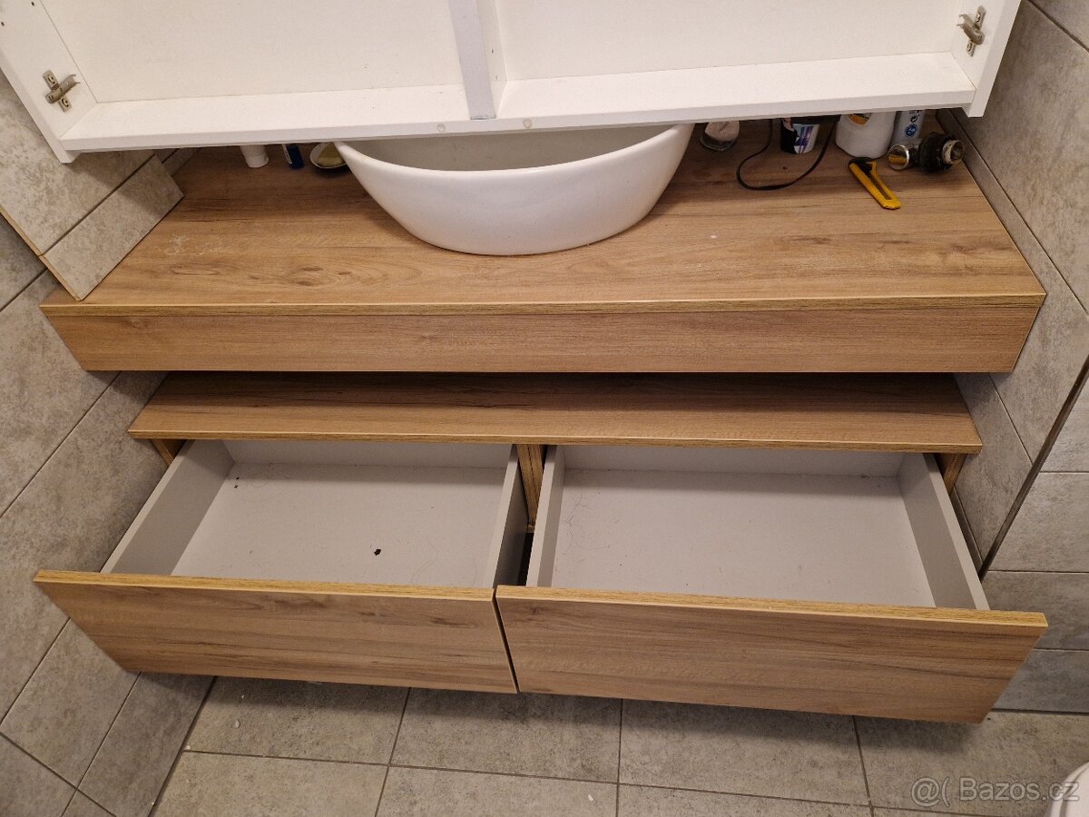 Galerka se zrkadly a podsvicenim - 6