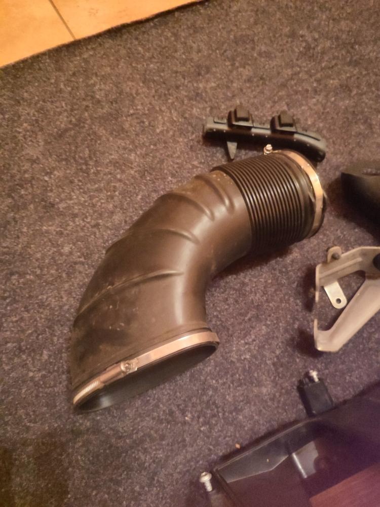 Mercedes-Benz GLA 45s AMG filtr box s hadicí a plasty - 6