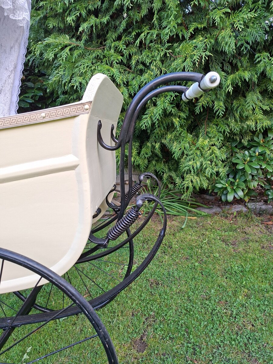 Starožitný kočárek pro miminko č. 1010 - 6