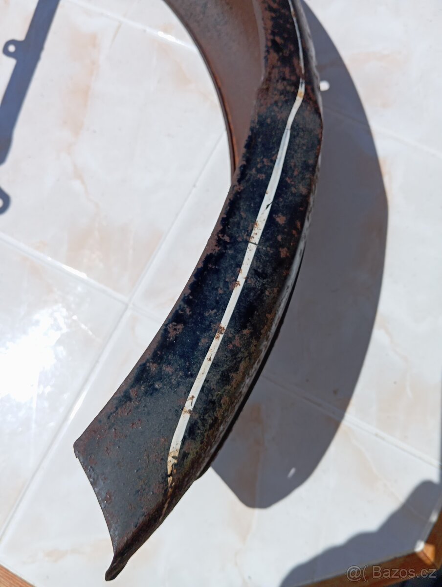 Prodám nádherný zadní blatník na čz 125 T, B, - 6