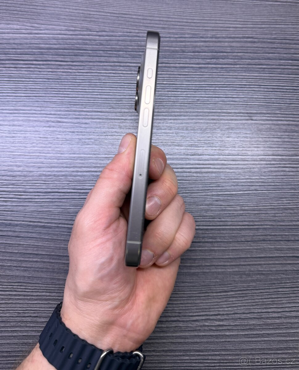 Apple iPhone 15 pro 256GB Natural Titanium - 6