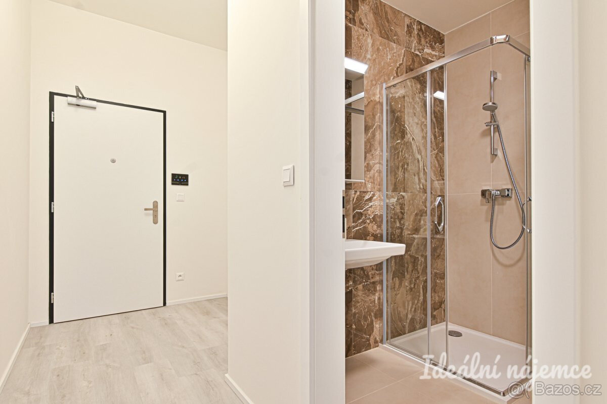 1+kk, Komárovská - 6