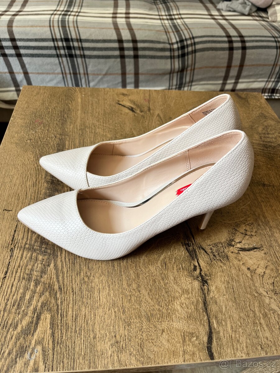 Krasne svatebni saty - 6