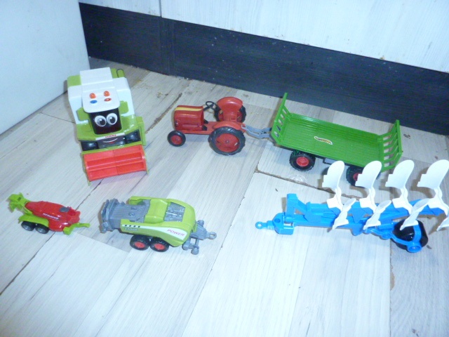 HRAČKY-TRAKTOR A ZEMĚDĚL.STROJE,JEŘÁB,POLICEJ.AUTO,KAMIONY A - 6