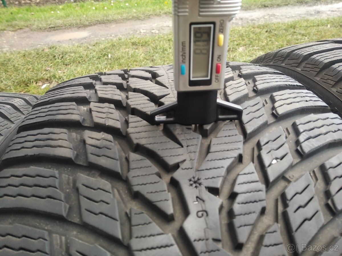 Prodám zánovní zimní pneu Nokian 255/40 R20 - 6