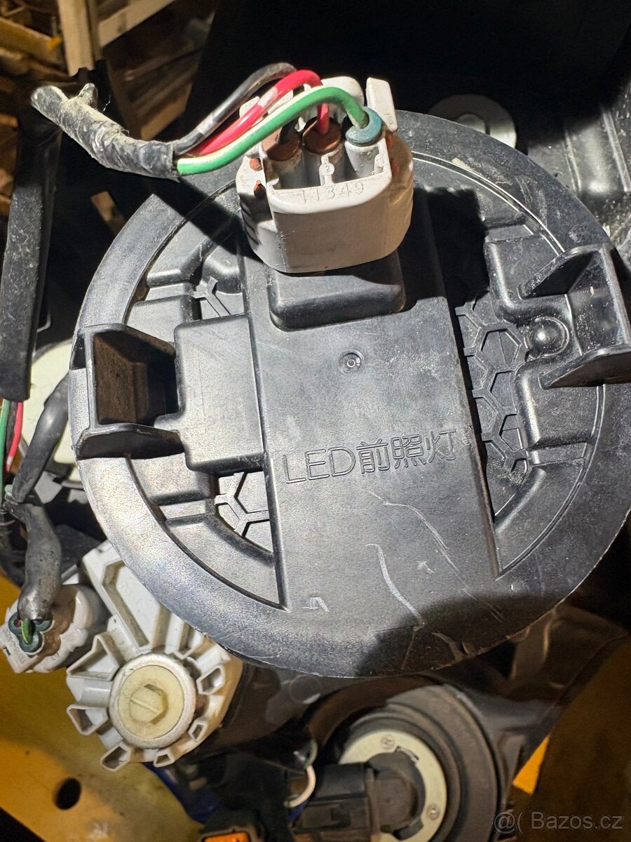 Levé přední světlo outback 2016 BS - 6