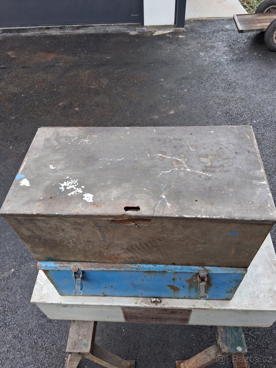 Plechová bedna box na nářadí - 6