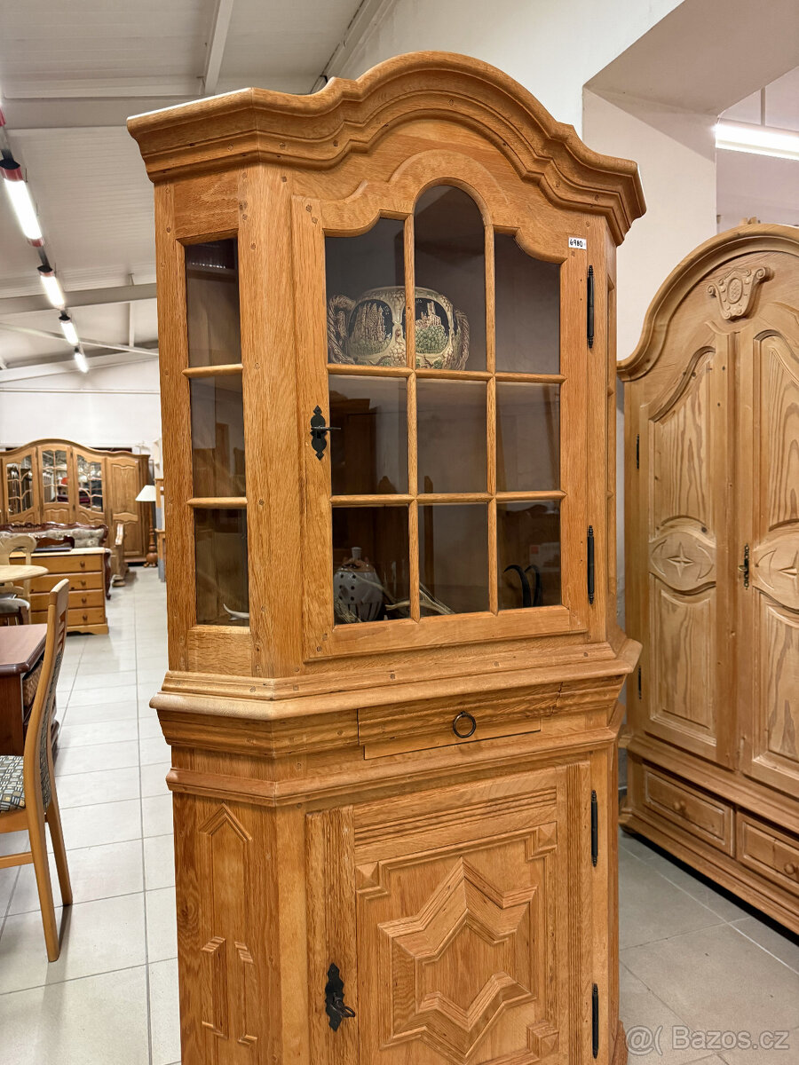 Rohová dubová prosklená vitrina- komplet masív - 6