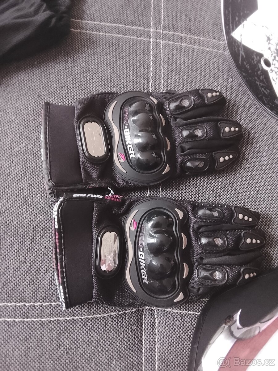Prodám dvě úplně nové helmy a rukavice - 6