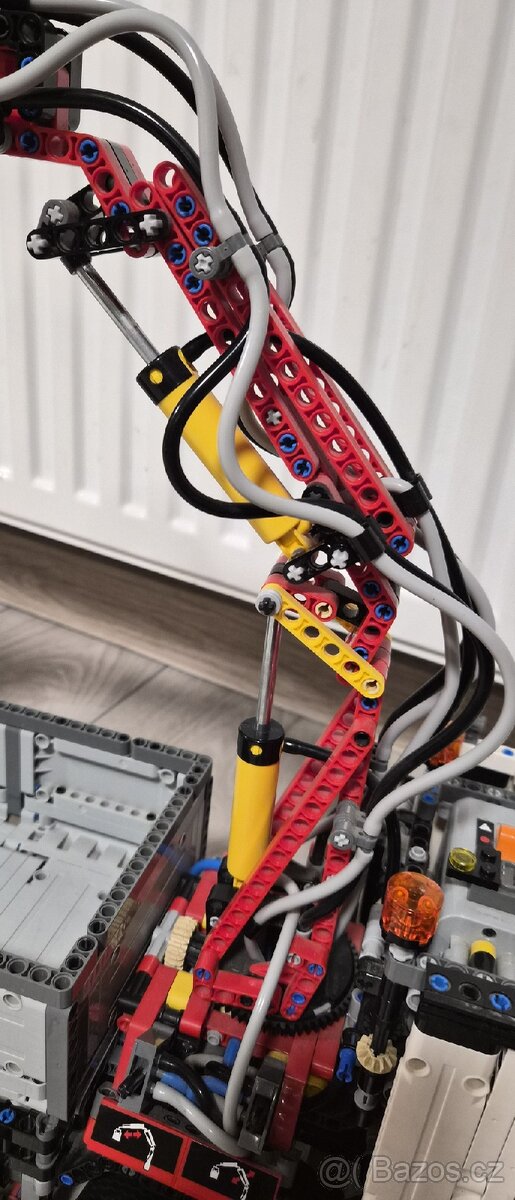 Lego TECHNIC Mercedes-Benz Arocs 3245 - 6