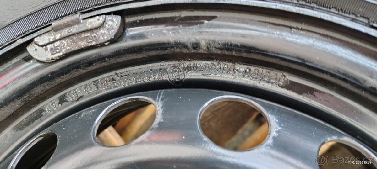 Pneu 185/65 R15 + plechové disky DACIA 4x100 - 6