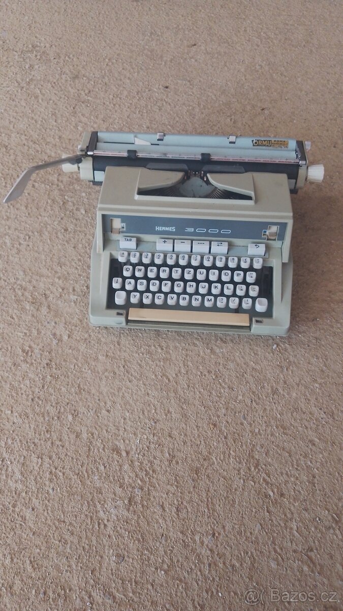 Prodám švýcarský starožitní psací stroj Hermes v kufríku - 6