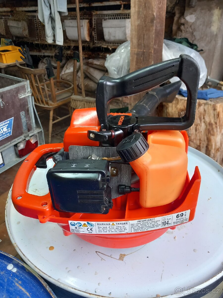 Fukar na listí a trávu HITACHI RB 85E. - 6