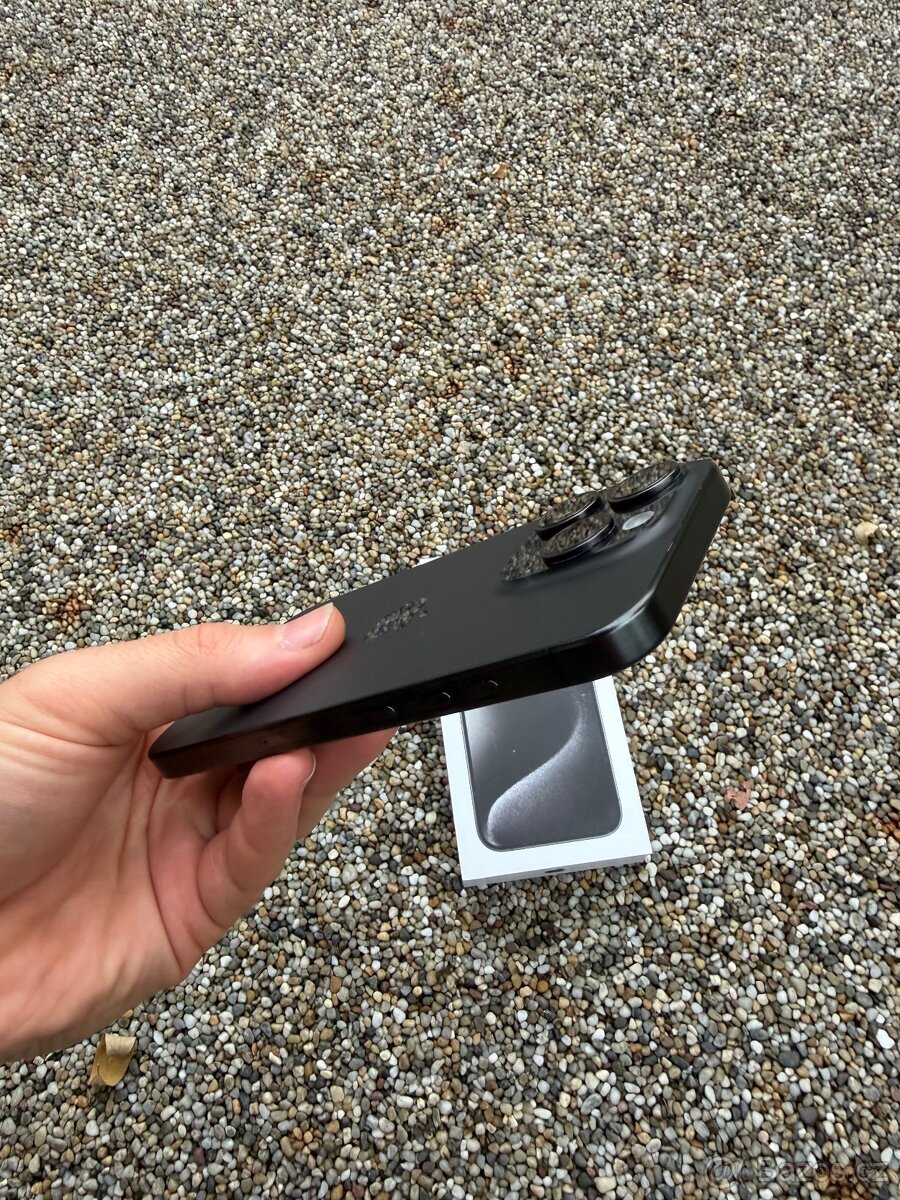 IPhone 15 pro - baterie 100% black - 6
