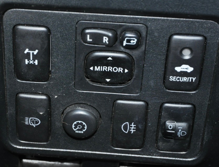 Hilux 3.0D-4D 4x4 Automat - 6