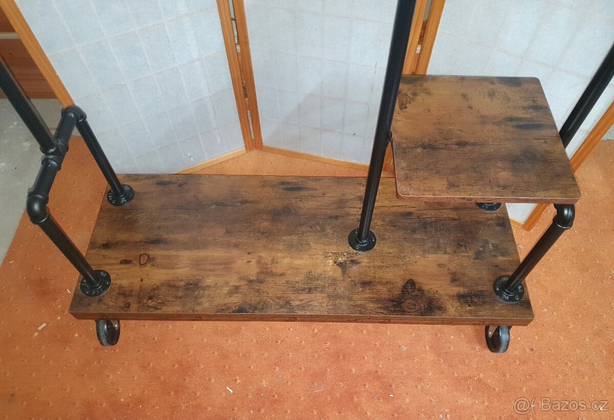 Pojízdný rustikální věšák - 6