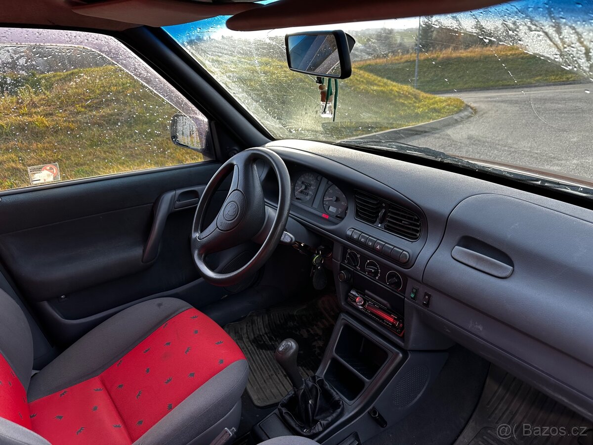 Škoda Felicia 1.3 BMM 50KW + sedačky Color line červené - 6