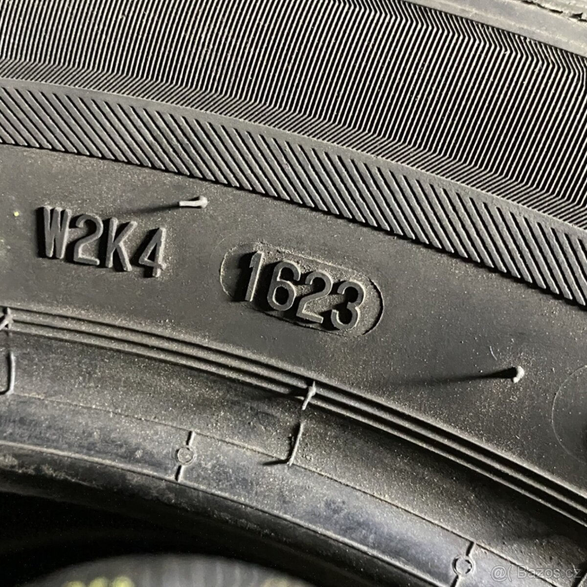 Zimní pneu 215/55 R17 98V Barum 5,5mm - 6