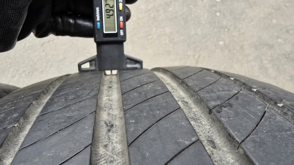 Letní pneu 235/45/18 Michelin - 6