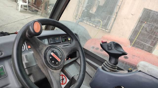 Teleskopický nakladač Manitou MLT 845-120 LSU - 6