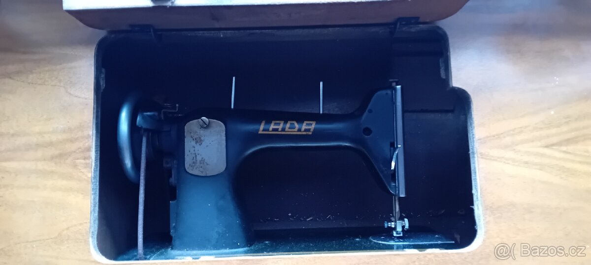 Starozitny šicí stroj Lada - 6