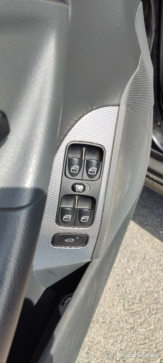 Prodám Mercedes CLK W 209 - 6