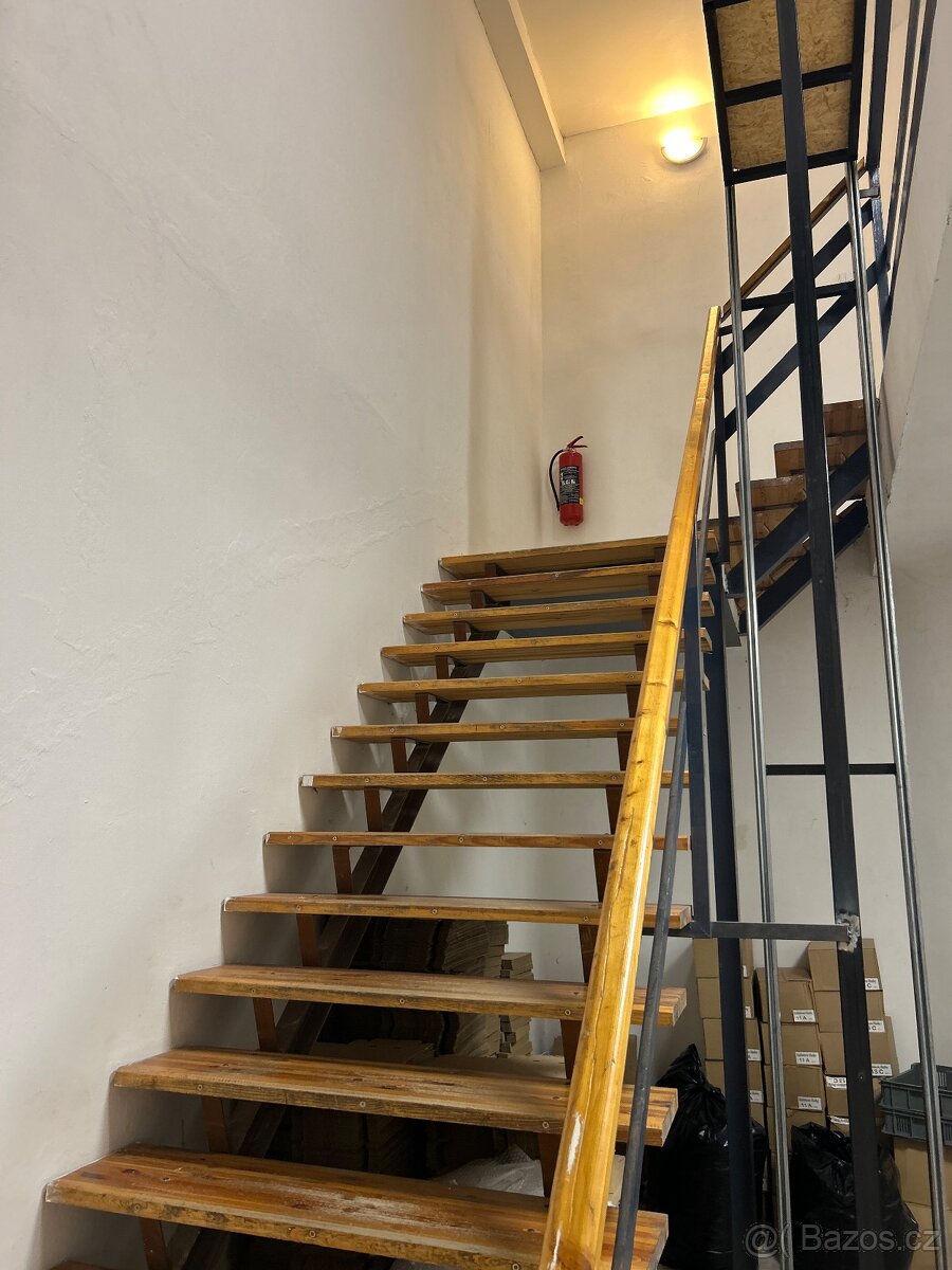 Pronajmu dlouhodobě obchodní prostory cc 550m2. Sklad,prodej - 6