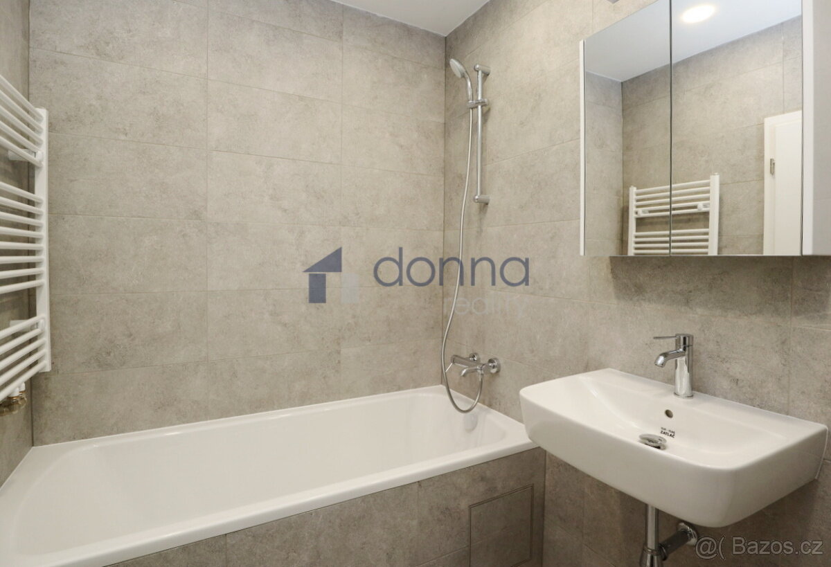 Pronájem bytu 3+kk, 67m2, 4. p., výtah, v ulici Rumunská, Pr - 6