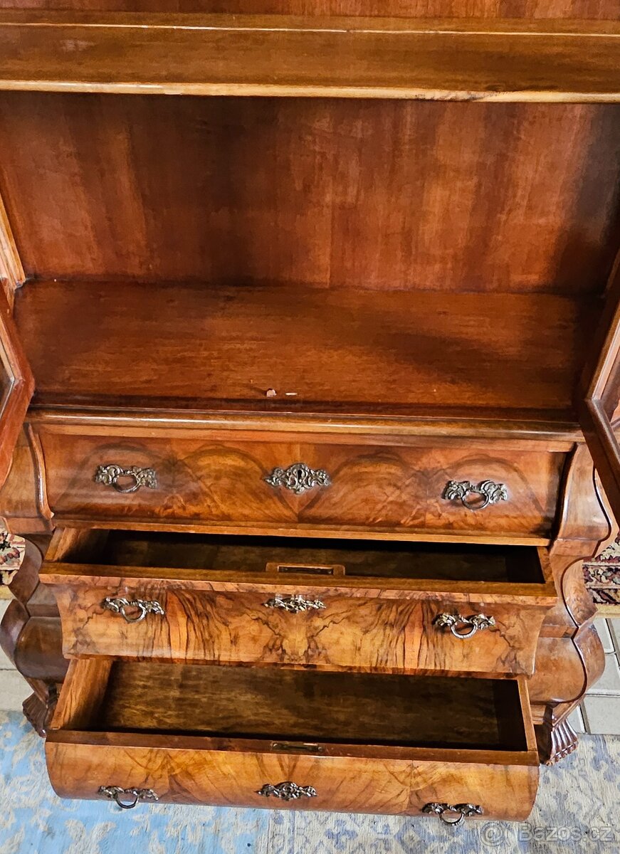 Luxusní vitrína v barokním stylu - břichatka - kořenice - 6