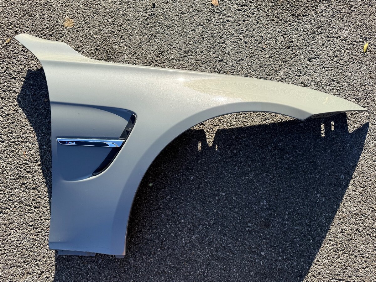 BMW M3 f80 blatník original - 6