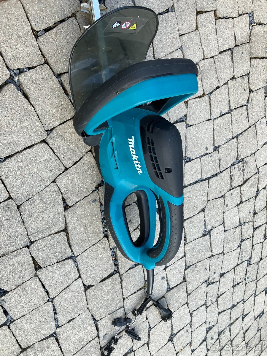 Makita elektrický plotostřih 55cm,670W UH5580 - 6