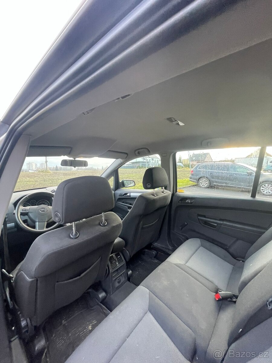 Sedmimístná Zafira - 6