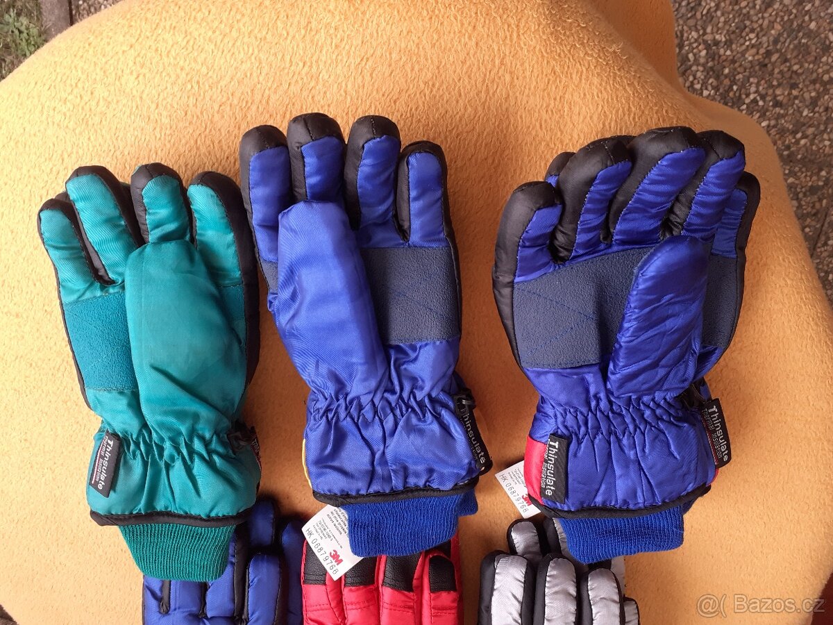 Prodám dětské rukavice odpovídající vel. zhruba 6 - 8 let - 6