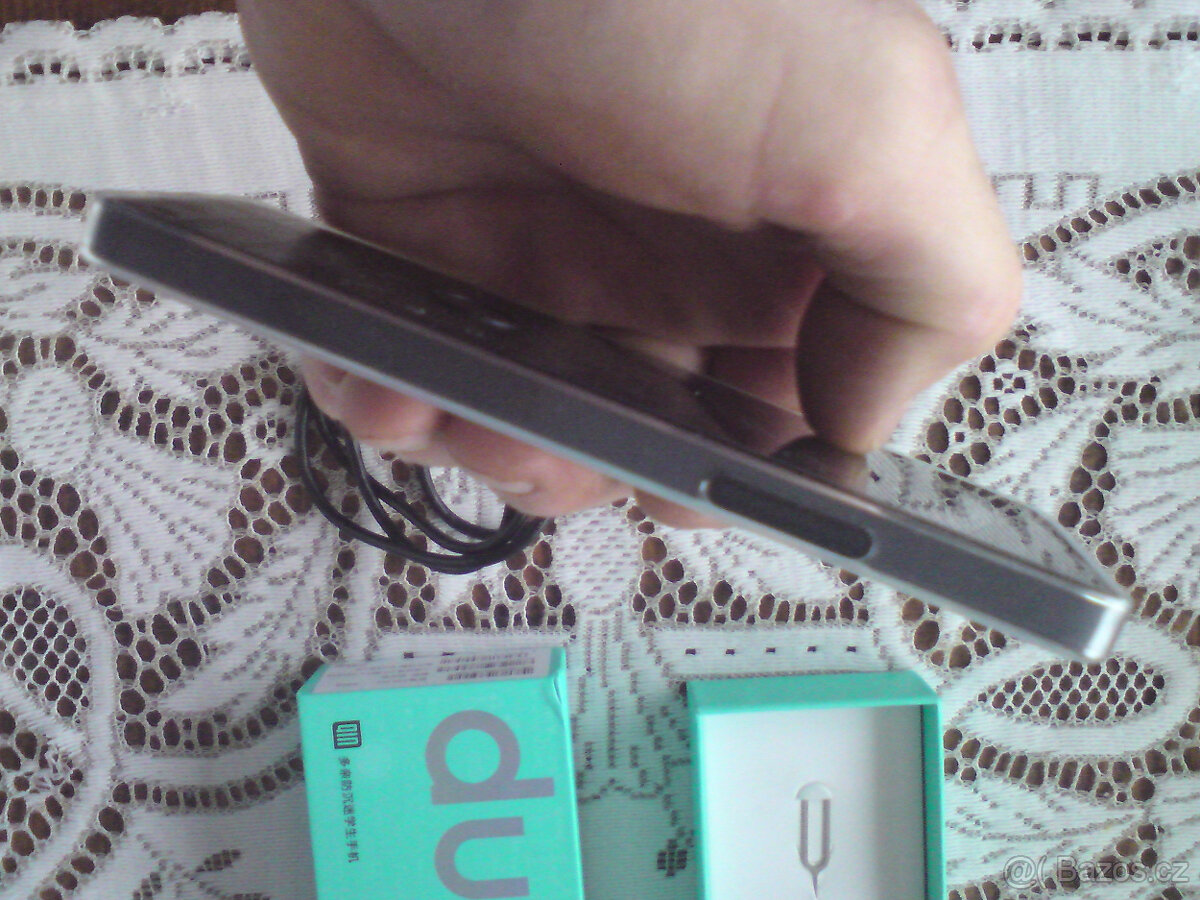 Nabízím nový QIN F22 PRO - 6