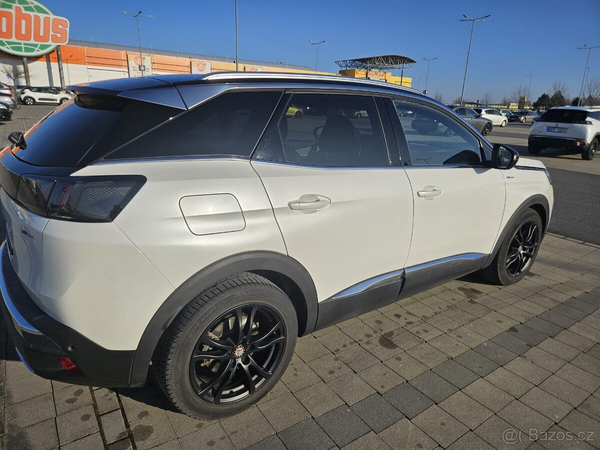 Peugeot3008 Plug-in Hybridní - 6