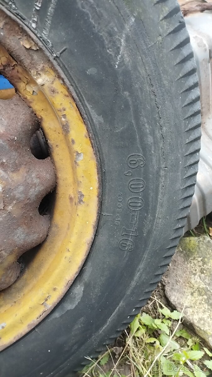 Staré, historické disky s pneu, Tatra, Praga, 16 palců - 6