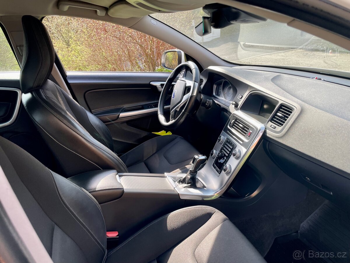 VOLVO V60 2.0 D3 110 kW ČR NOVÁ STK - 6