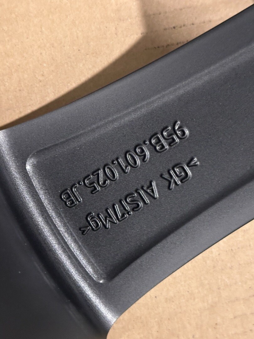 95B601025FM original Porsche Macan r20 95B - 6