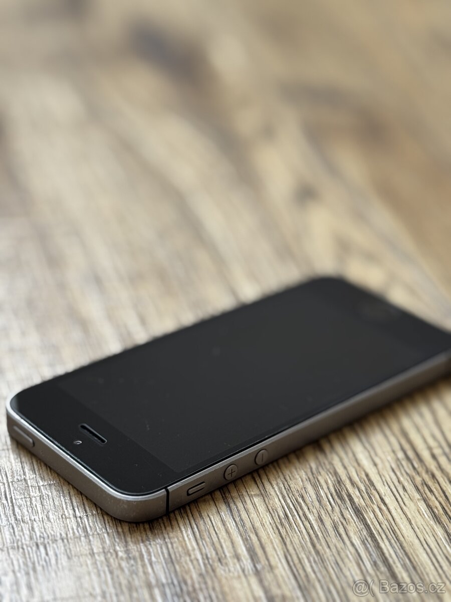 iPhone SE 64 GB + prislusenstvi - 6