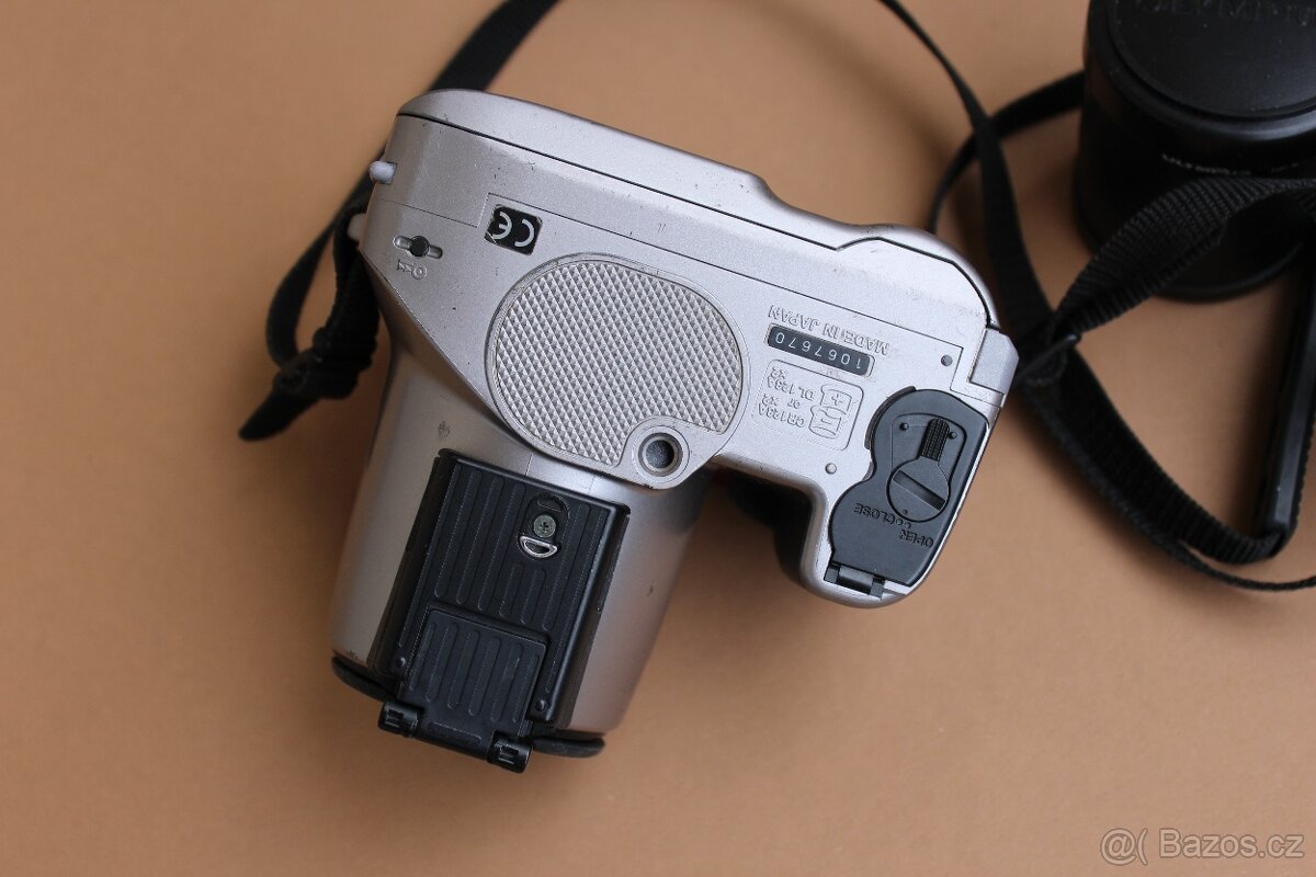 Prodám zrcadlovku Olympus iS-200 + objektiv 52mm - 6