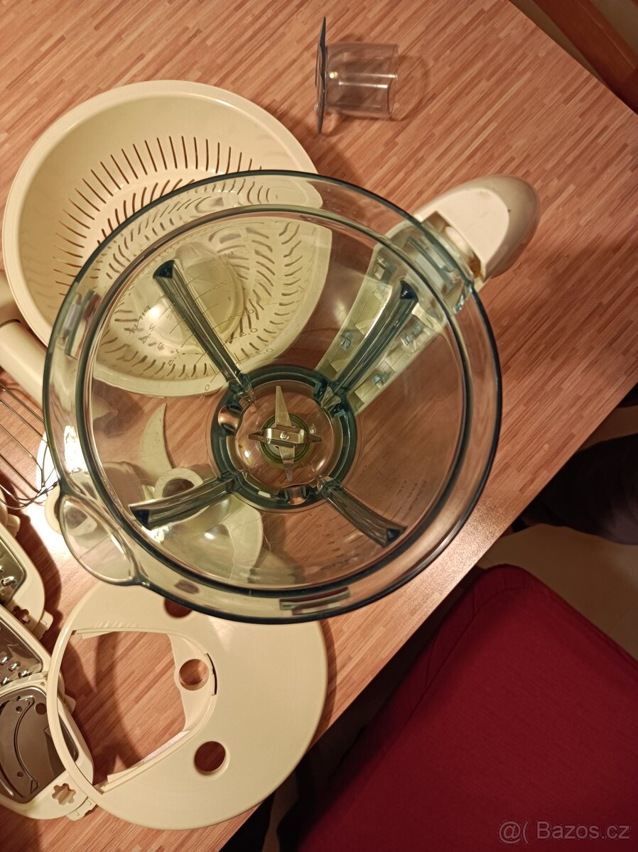 Prodám kuchyňský robot Moulimex s návodem - 6