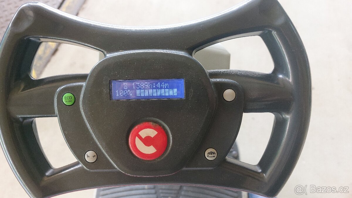 Podlahový mycí stroj Comac Innova 55 B - 6