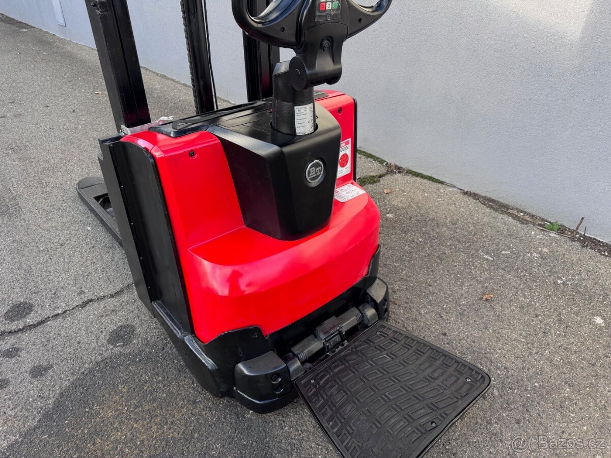 Vysokozdvižný vozík AKU ruční s plošinkou Toyota - 6