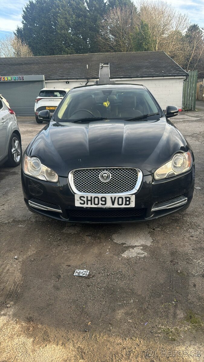 Jaguar XF světlý kožený interiér - 6