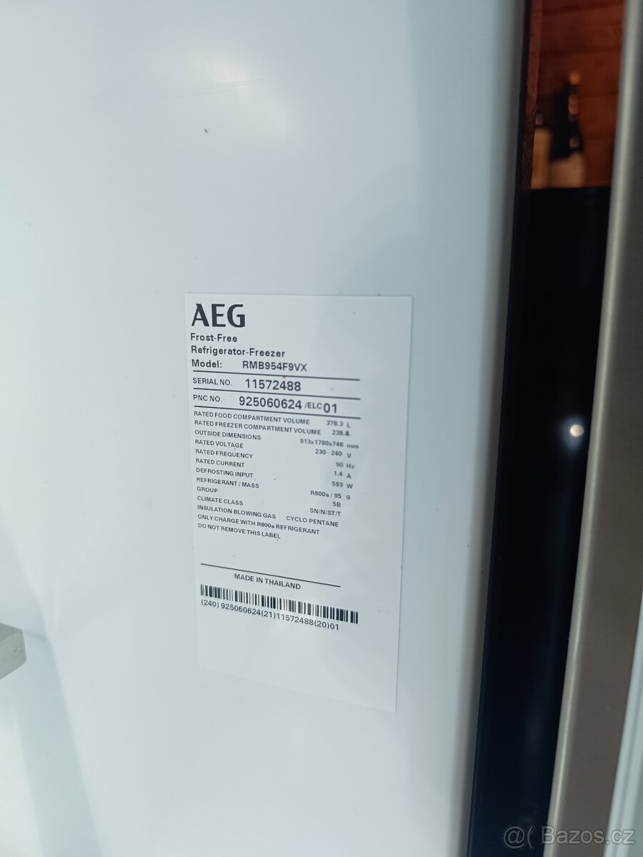 3 roky stará americká chladnička AEG - 6