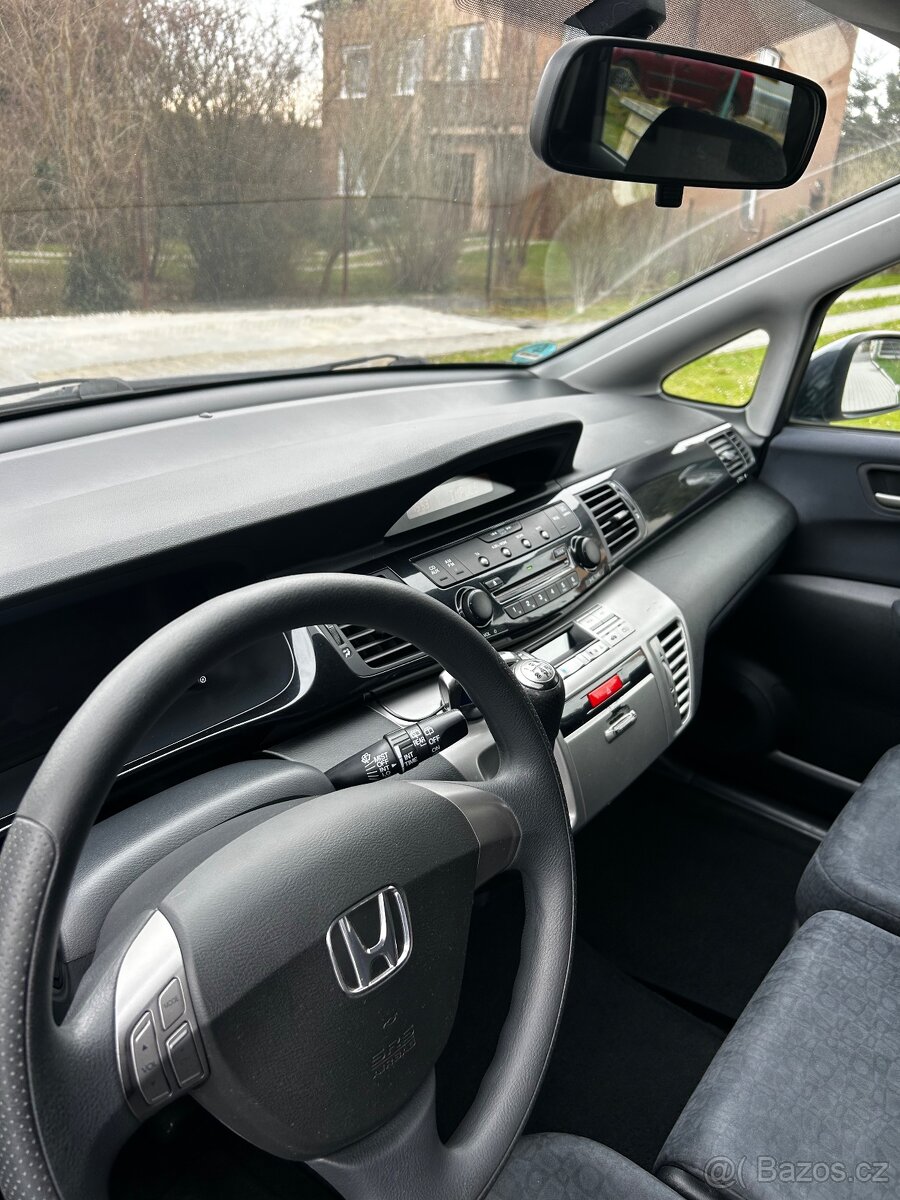 Šestimístná Honda - 6