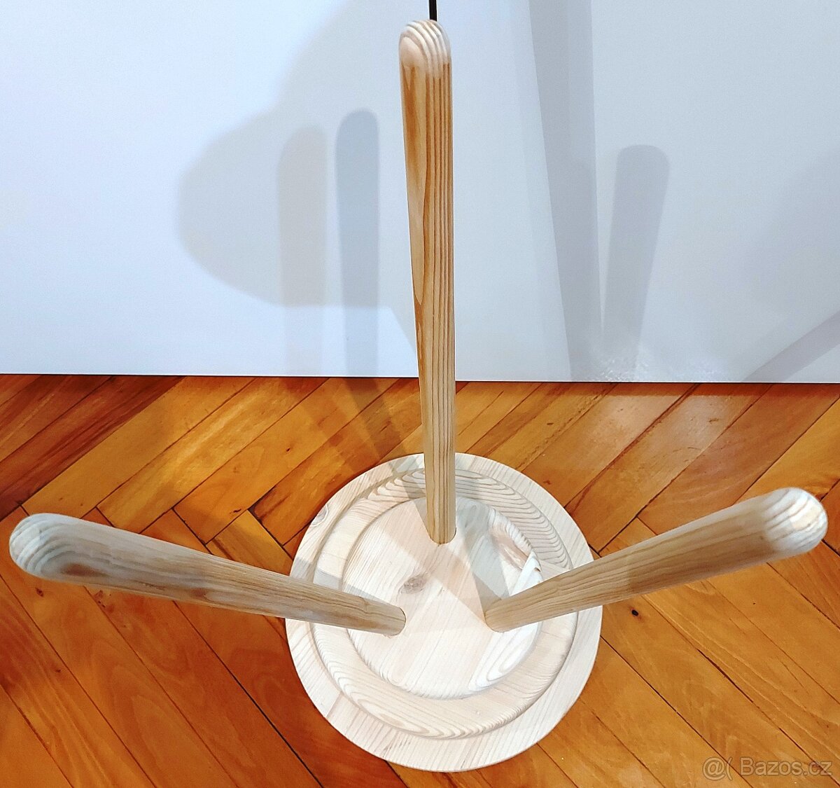 Květinový stolek na trojnožce.,. - 6