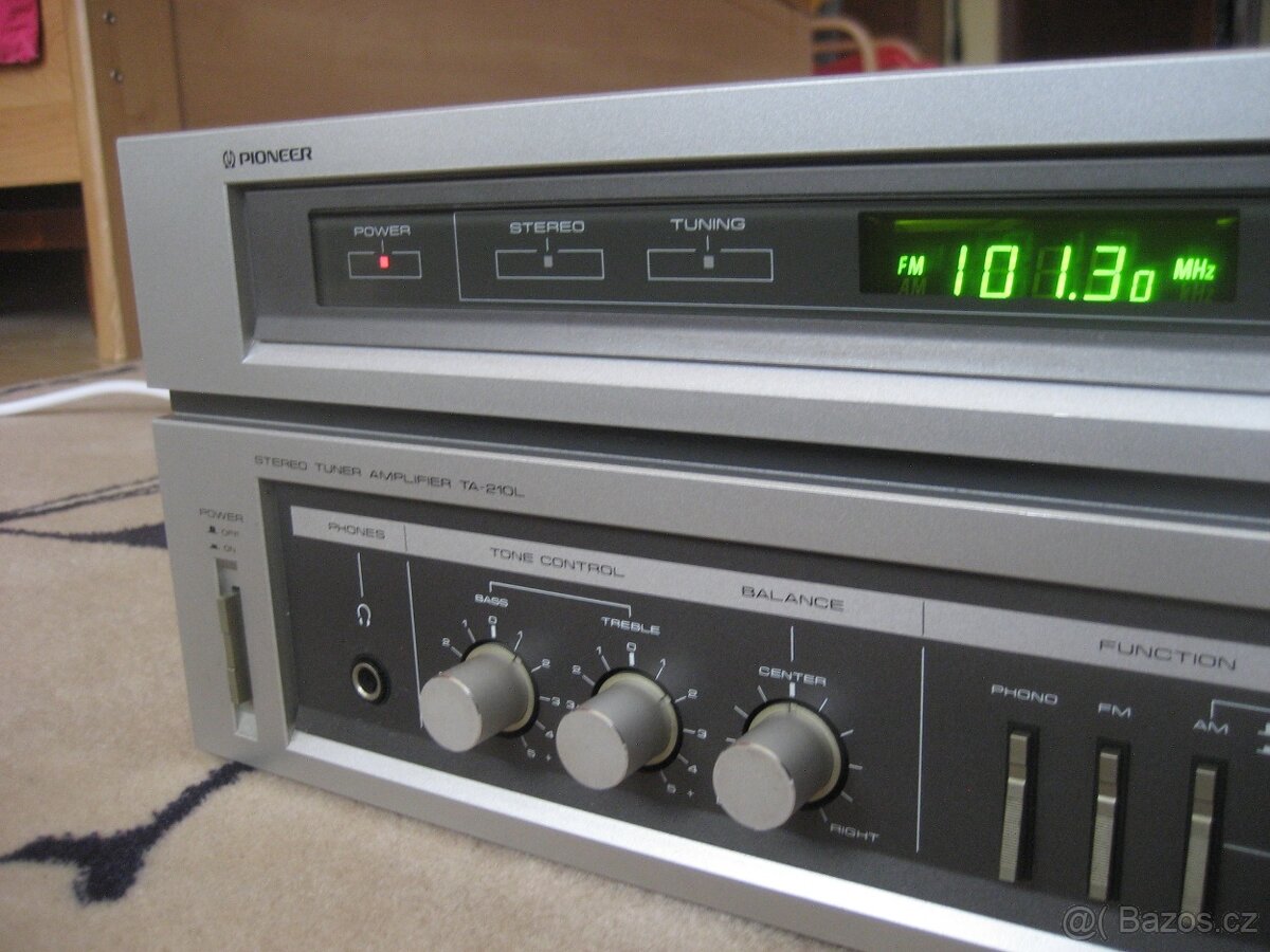 Prodám kombinaci tuneru a zesilovače PIONEER X 2000 - 6