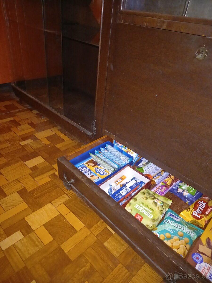 Retro komoda - stáří přes 50 let. - 6